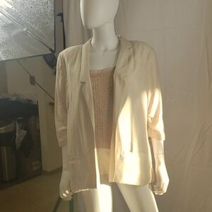 Light weight, beige sleeveless top with  3/4 sleeves and matching blazer.